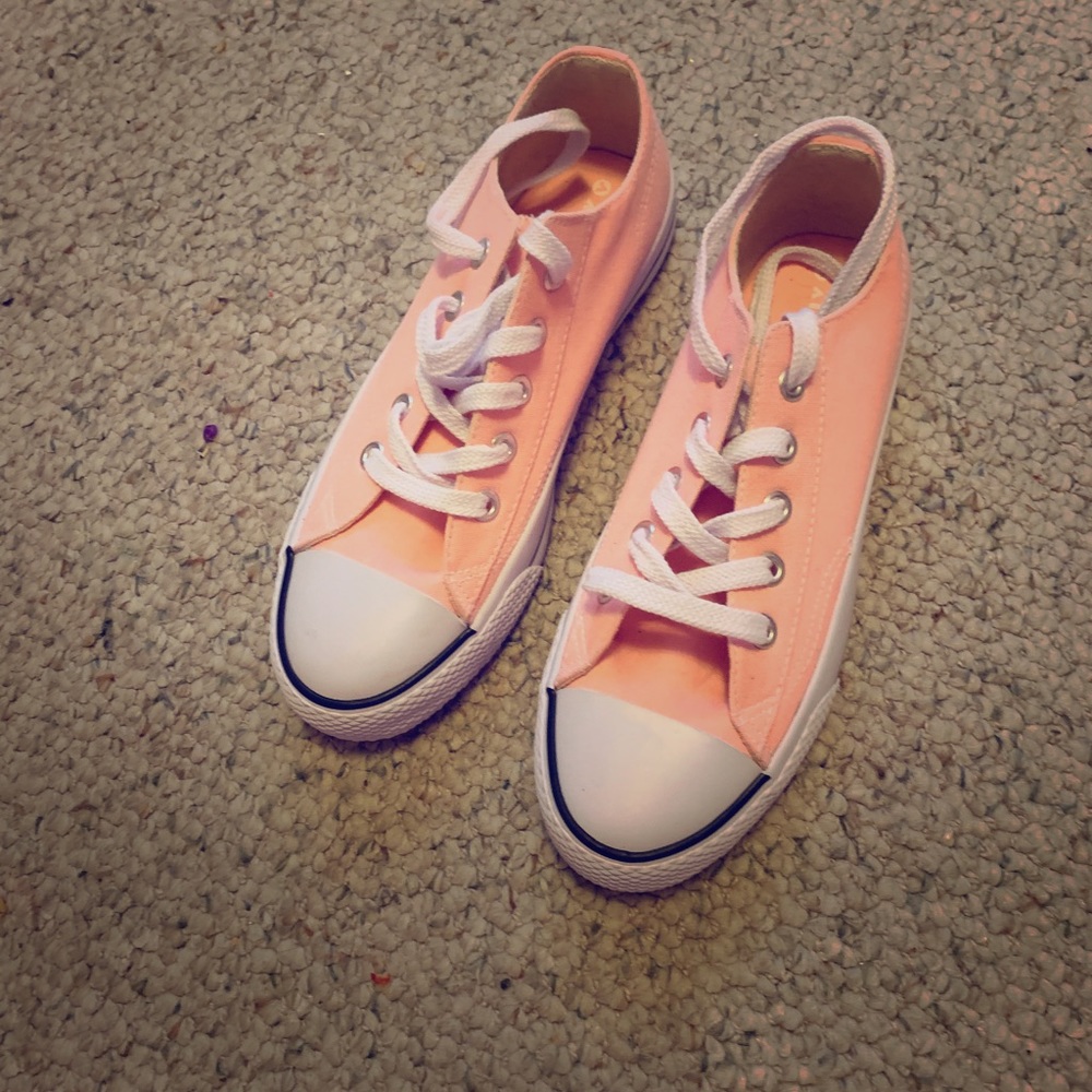 Women’s pink airwalk shoes